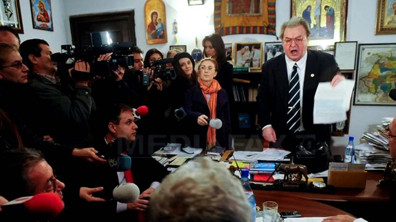 Procesul lui Corneliu Vadim Tudor, amânat la primul termen din cauza lipsei avocatului