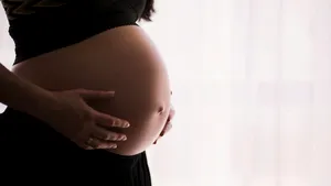 Proiect de lege al USR: Femeile însărcinate ar putea avea dreptul la însoțitor în sala de nașteri