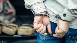 Captură de peste 50.000 de euro: Traficanţi prinşi în timp ce vindeau un kilogram de cocaină