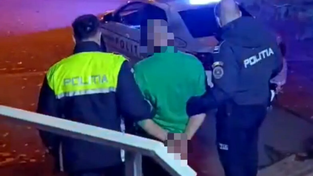 Un bărbat a refuzat să plătească o cursă, l-a bătut pe taximetrist și i-a furat mașina