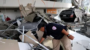 Peste 200 de deţinuţi au evadat dintr-o închisoare afectată de cutremur în Chile