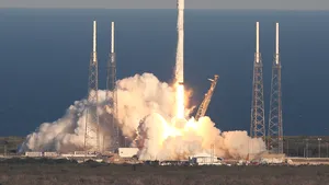 Amazon concurează cu SpaceX-ul lui Musk pentru cucerirea spaţiului. Compania a cerut permisiunea autorităţilor de a lansa peste 4.000 de sateliţi noi