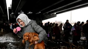 Peste 3,8 milioane de persoane au părăsit Ucraina. Alţi circa 13 milioane sunt blocate în zonele de luptă din ţară