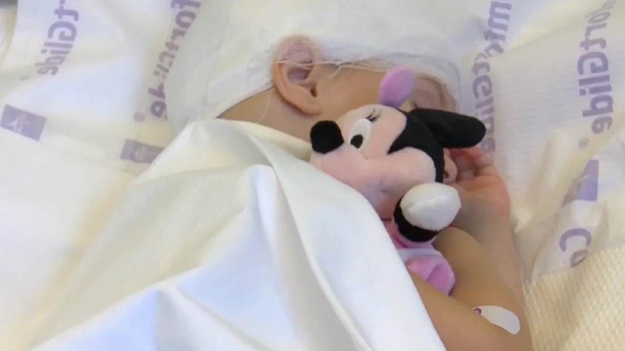 Miracolul micuţei Ilinca: O fetiţă de trei ani a fost operată pentru o tumoare cerebrală