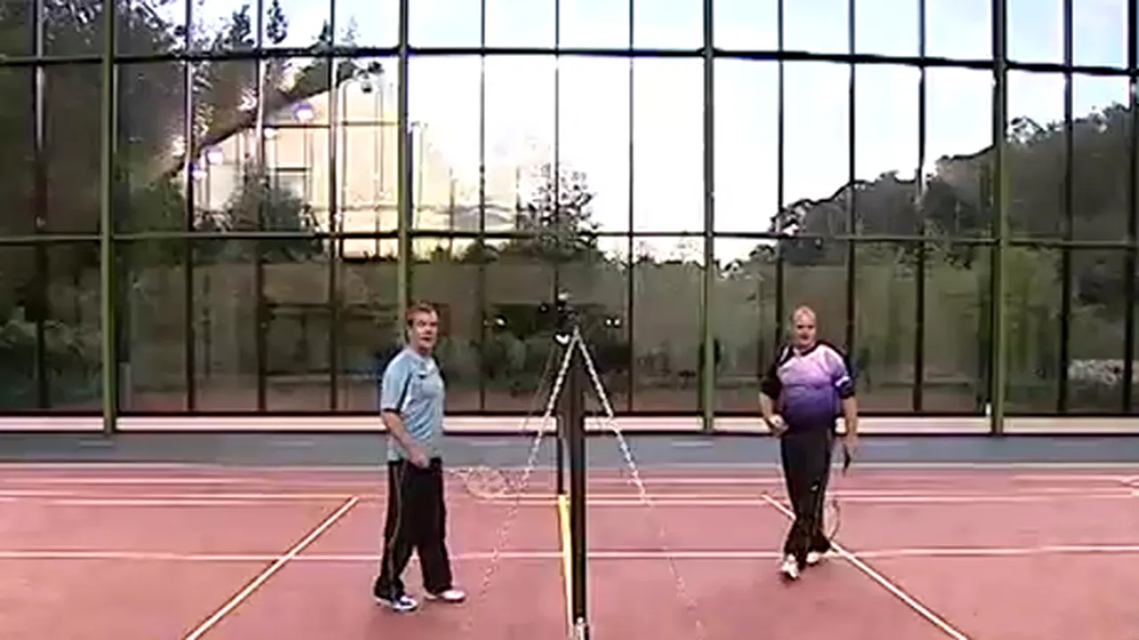Medvedev într-un meci de badminton cu Vladimir Putin. Vezi cine joacă mai bine - VIDEO