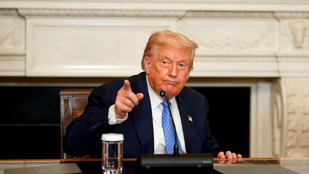 Trump îl numește pe Putin „un tip inteligent”, înainte de întâlnirea din Alaska