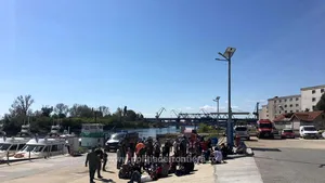 157 migráns, köztük 56 gyerek volt egy csónak fedélzetén, ami sodródott a Fekete-tengeren