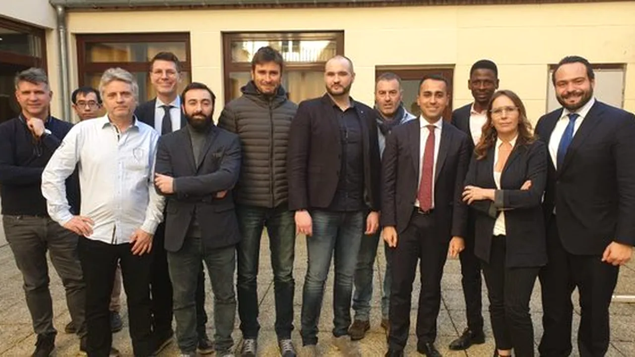 Franţa, şocată după că vicepremierul italian Luigi Di Maio s-a pozat cu liderii mişcării 