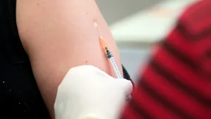 Teoria că te poţi infecta cu COVID-19 prin vaccinul antigripal, demontată: Nu poate fi stabilită vreo legătură