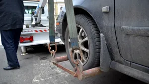 Primăria Sectorului 4: Strada nu este parcare pentru dube şi pentru camioane