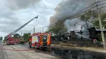 Alertă în Ploiești. Incendiu uriaș la o hală în care sunt depozitați diluanți. Mesaj Ro-Alert, emis de autorități