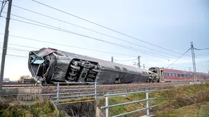 FOTO: Accident feroviar cu doi morţi şi zeci de răniţi, după ce un tren de mare viteză a deraiat în Italia. Anunţul MAE