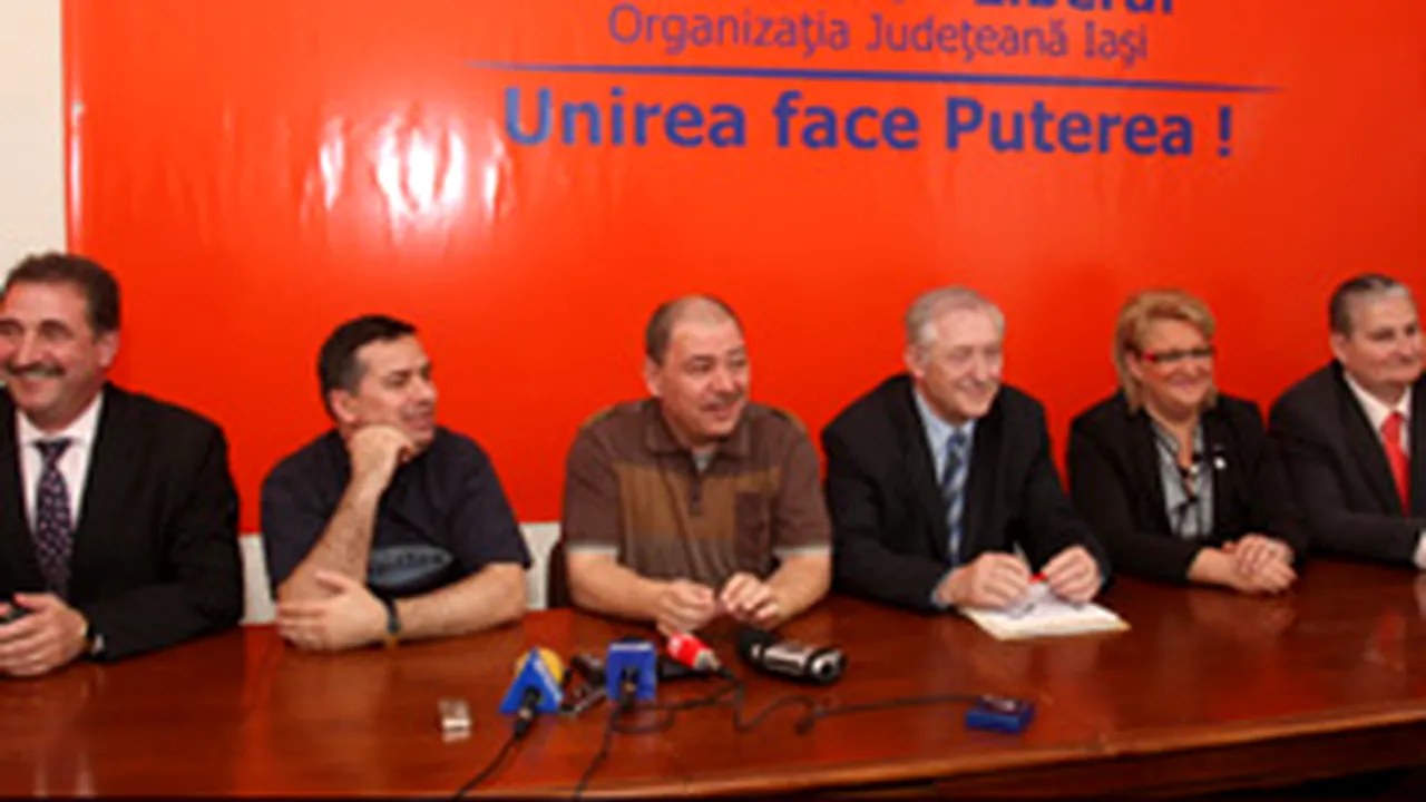 Preşedintele CJ Iaşi şi patru consilieri demisionează din PSD şi se înscriu în PDL