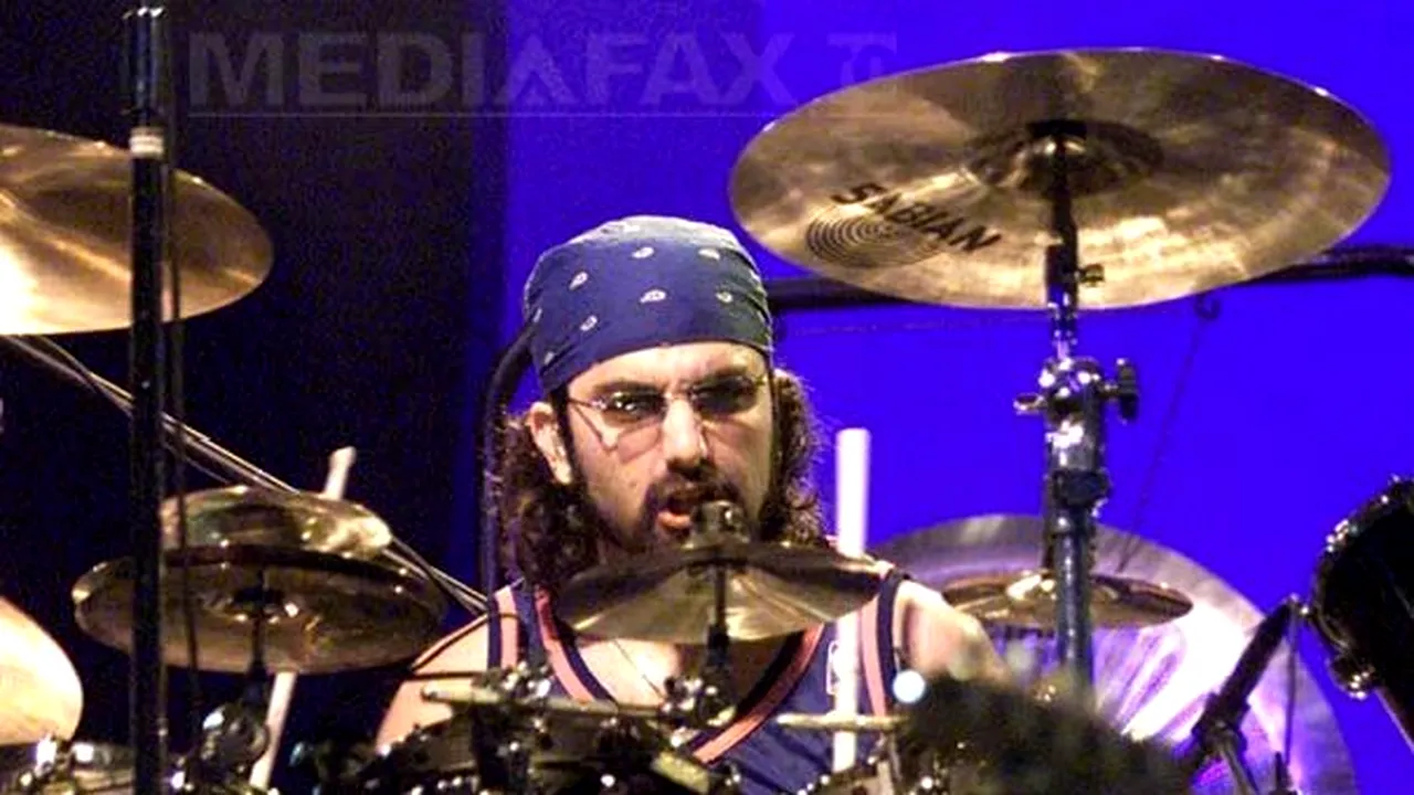 Mike Portnoy şi dream-team-ul său de prog rock, Sheehan, Sherinian şi MacAlpine, cântă la Bucureşti - VIDEO