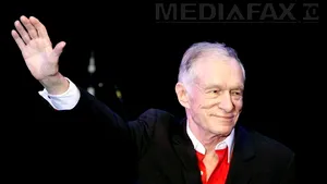 Hugh Hefner s-a logodit cu modelul Crystal Harris - VIDEO