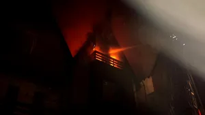 FOTO Incendiul izbucnit la hotelul de cinci stele din Sinaia a fost stins, iar turiştii au fost mutaţi