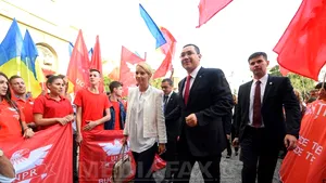 Victor Ponta şi-a depus la BEC dosarul de înregistrare a candidaturii: Voi fi acel preşedinte care nu avea încă 18 ani în 1989 - FOTO