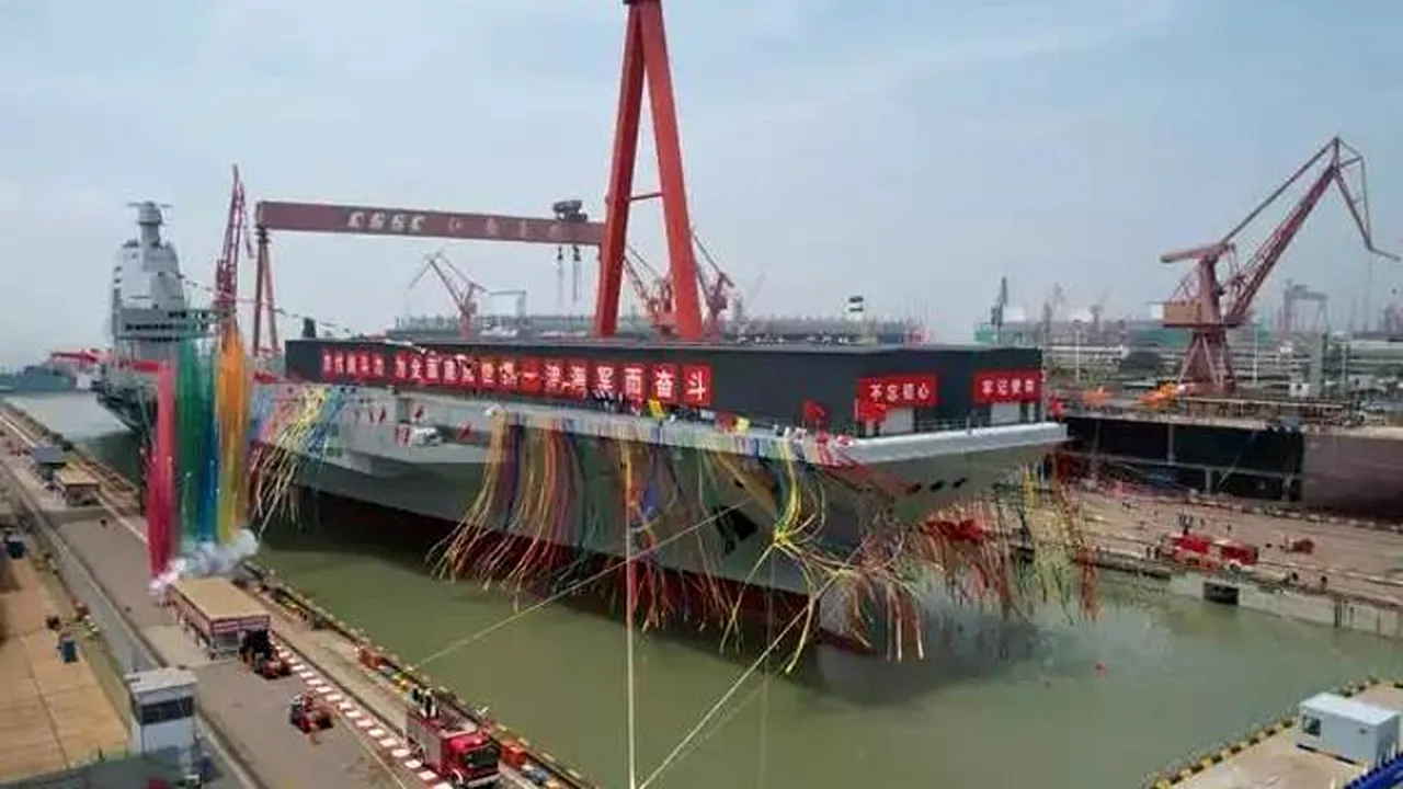 China îşi umflă muşchii în faţa Americii: a lansat al treilea portavion, nava de război „Type 003”, cu sistem de catapultă

