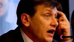 Antonescu: Băsescu a sfidat, luni, opinia publică, râdea ca un nesimţit la măgăria cu Mihăileanu