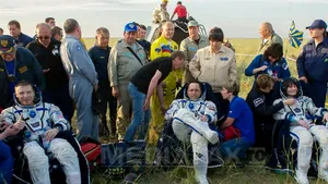 Trei astronauţi au revenit cu bine pe Terra, după o misiune prelungită cu o lună la bordul ISS - GALERIE FOTO