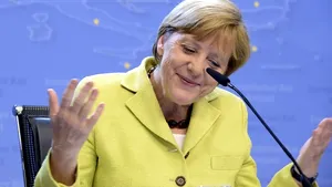 Flori şi şampanie pentru aniversarea de 60 de ani a lui Angela Merkel, la summitul de la Bruxelles