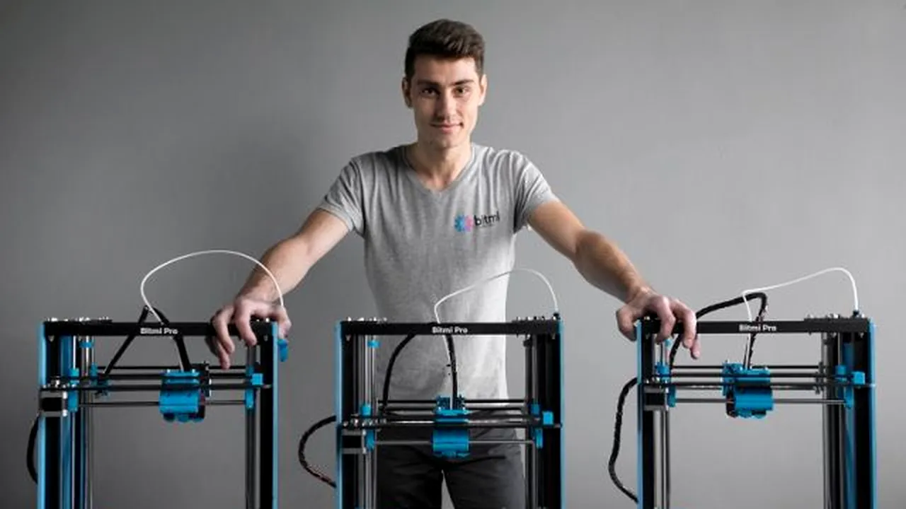 În copilărie „strica toate obiectele pe care punea mâna”, acum contruieşte imprimante 3D „made in Romania”, la Iaşi | FOTO, VIDEO