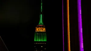 VIDEO: Empire State Building, luminat în culorile violet şi auriu, în semn de omagiu adus lui Kobe Bryant