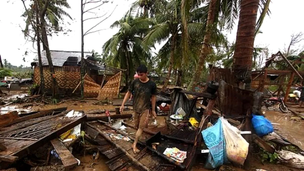 Bilanţul taifunului Bopha în Filipine a ajuns la 238 de morţi şi sute de dispăruţi - VIDEO
