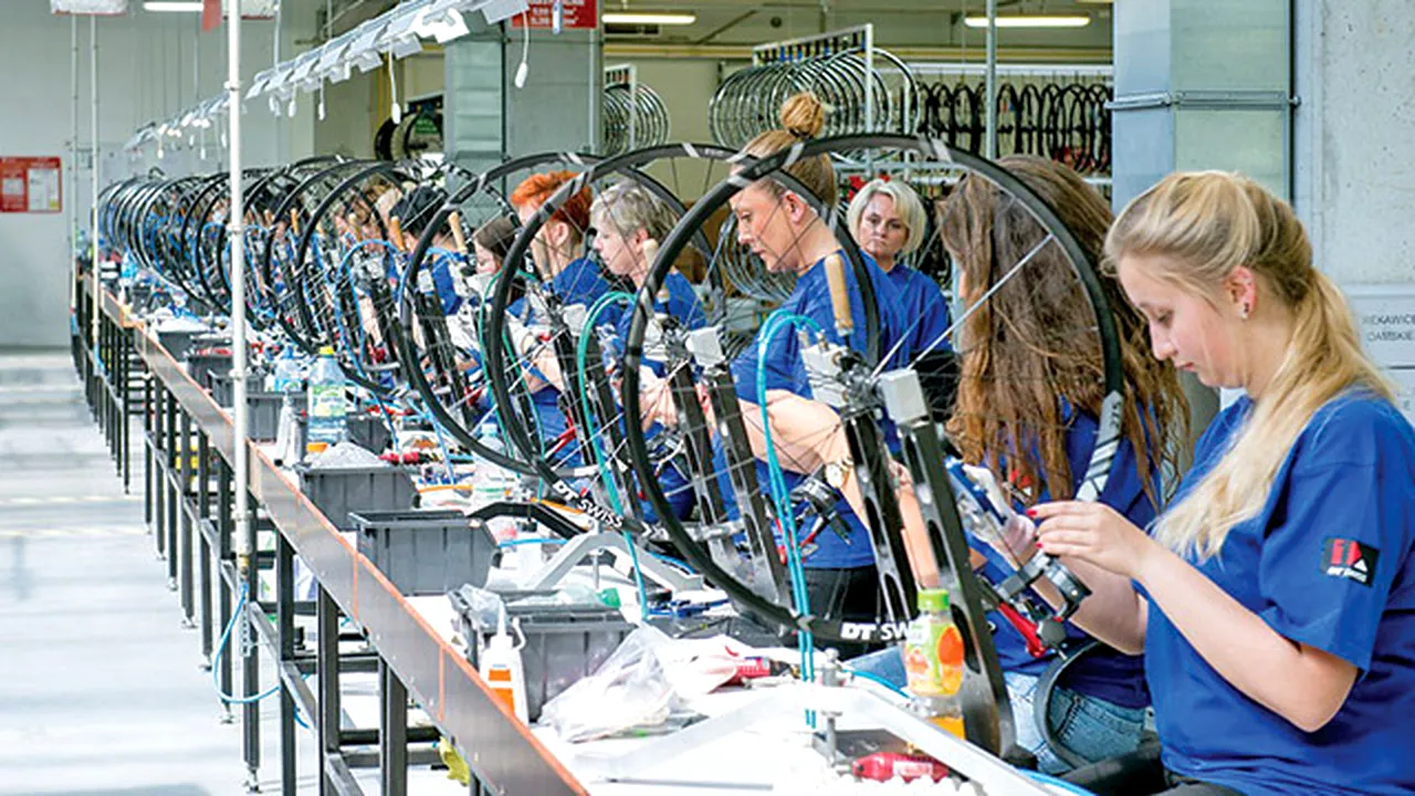 ANALIZĂ ZF. România este al şaselea cel mai mare angajator din Europa pentru producţia de biciclete. Peste 2.700 de oameni lucrează în domeniu