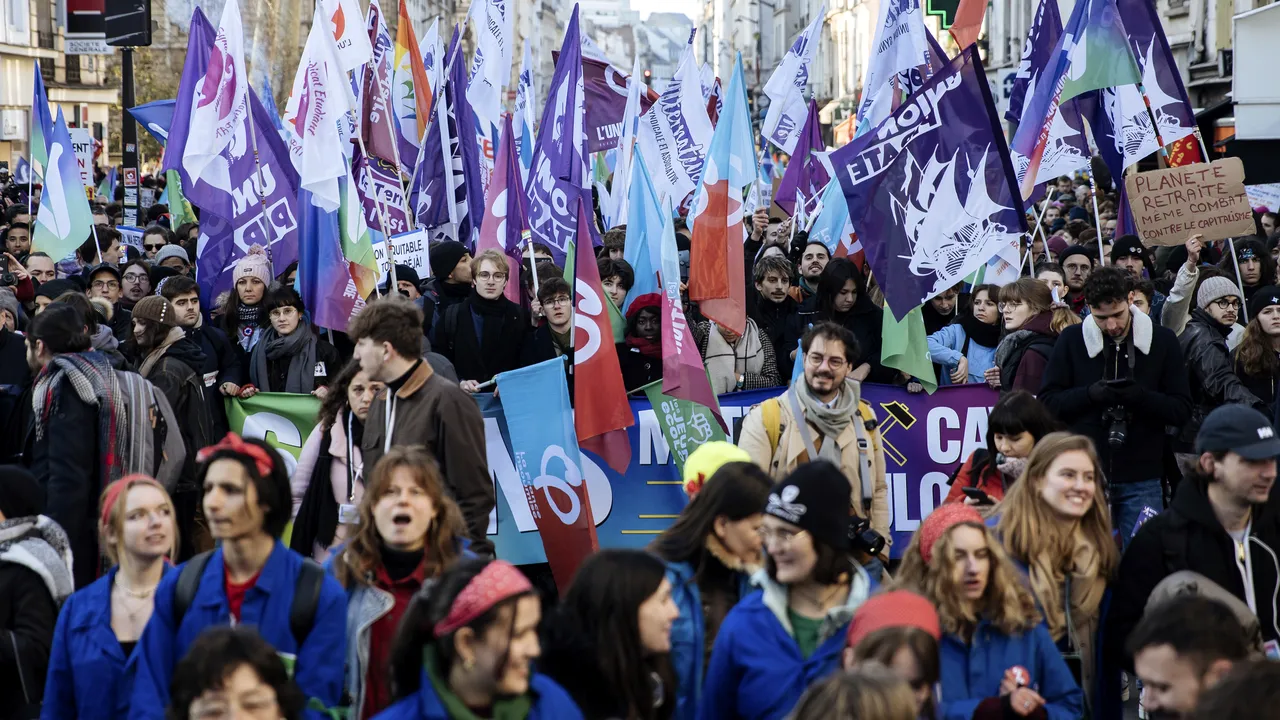 Noi proteste la Paris faţă de reforma pensiilor