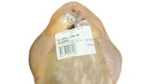 Vibrator nesatisfăcător şi neacceptarea unei găini congelate ca amanet, reclamate la OPC