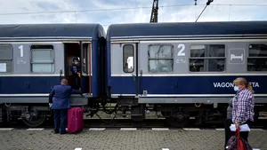 Purtarea măştii de protecţie, o corvoadă pentru mulţi călători