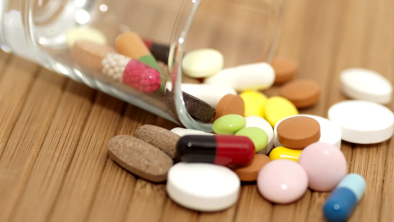 Un medic român trage un semnal de alarmă privitor la utilizarea antibioticelor în cazurile COVID-19