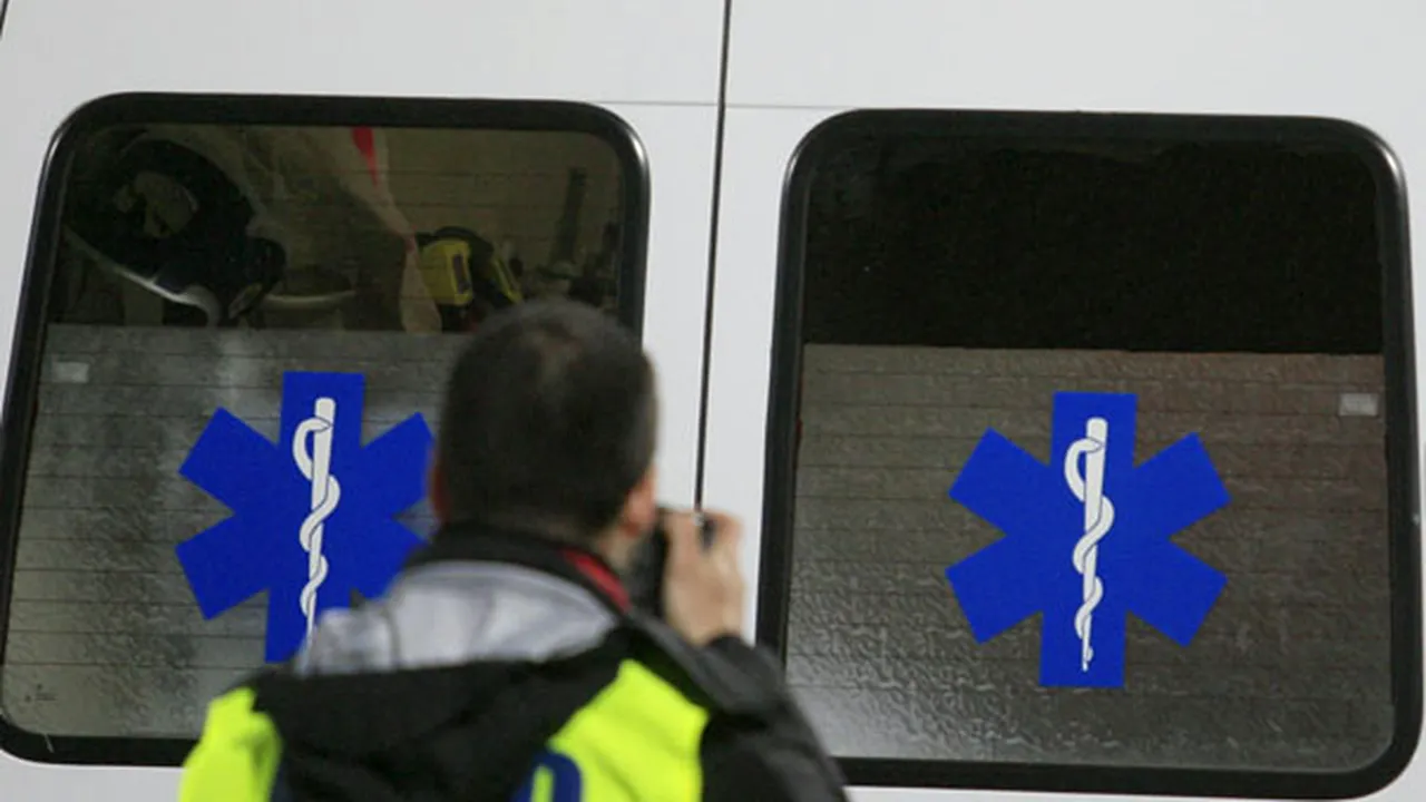 Un bărbat a fost lovit de un autobuz al liniei 330, în Bucureşti