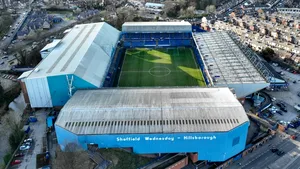 Fanii lui Sheffield Wednesday au intrat pe teren în semn de protest față de conducerea clubului