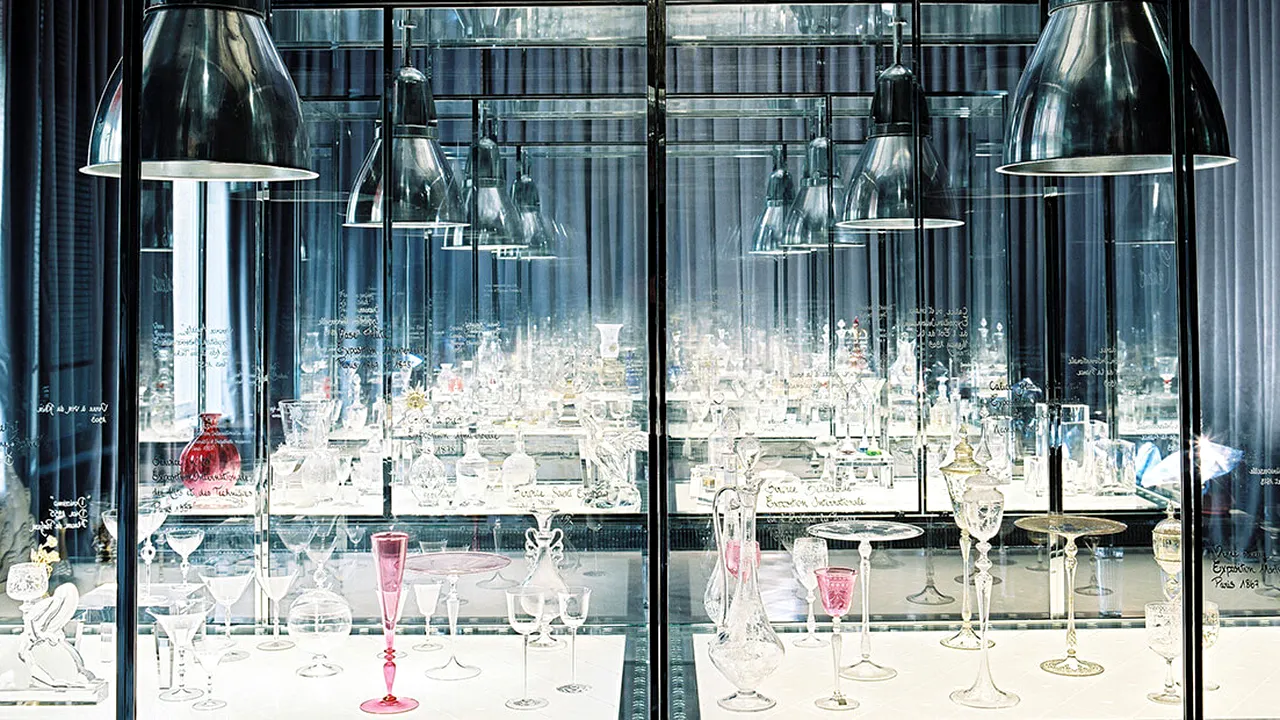 O companie chineză cumpără producătorul francez de cristal Baccarat, fondat în urmă cu 253 de ani