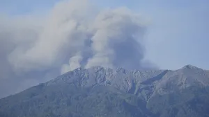 Vulcanul Agung din insula Bali a ERUPT. Avertizare de călătorie pentru Indonezia, emisă de autorităţile române