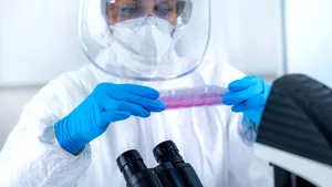 Testele pentru cel mai aşteptat vaccin anti Covid, produs de Oxford Astra Zeneca, au fost oprite temporar