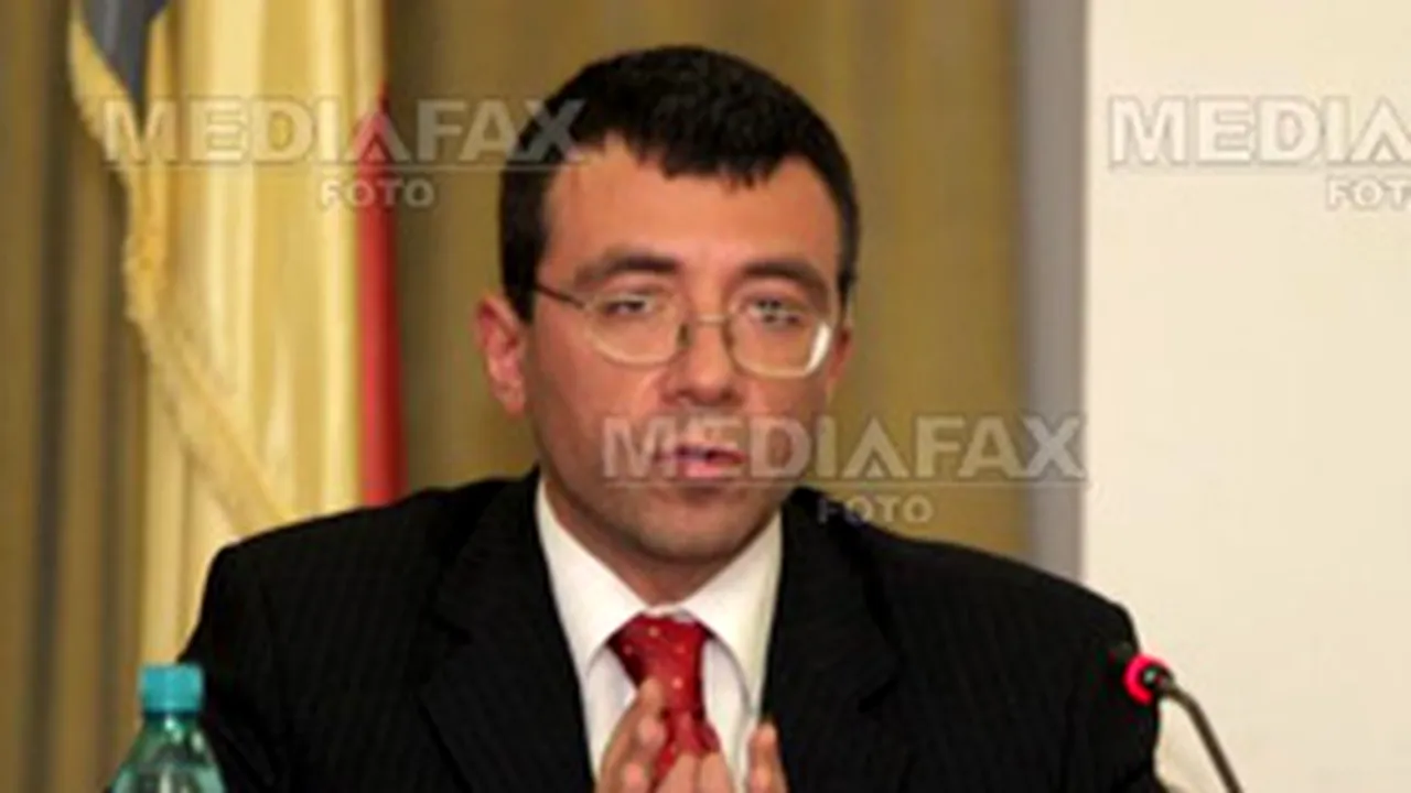 Voicu solicită AVAS să oprească licitaţia de la Avioane Craiova dacă se constată interese imobiliare