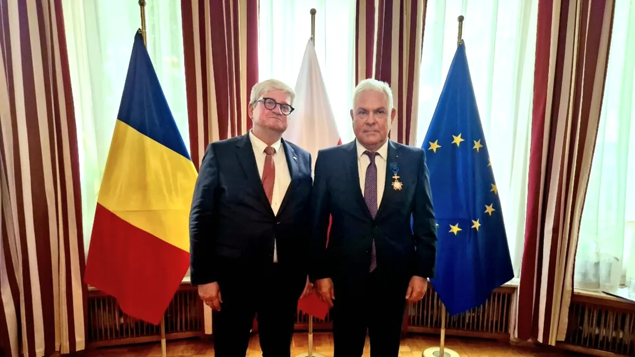 Fostul ministru al apărării, Angel Tîlvăr, decorat de președintele Poloniei