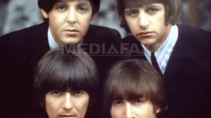 O copie a unui album celebru al trupei The Beatles, vândută cu 290.500 de dolari