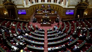 Parlamentul francez a adoptat legea care oferă posibilitatea lesbienelor şi femeilor singure să aibă acces la reproducere asistată
