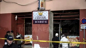 Explozie în faţa unui restaurant din Franţa situat în apropierea unei moschei - FOTO