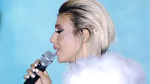 Cântăreaţa Sore a anunţat că se căsătoreşte - FOTO 