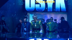 Oleksandr Usyk rămâne campion mondial la categoria grea după victoria cu Dubois