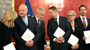 Criză politică la Viena: Vicecancelarul Austriei își anunță demisia, în timp ce extrema dreaptă domină sondajele
