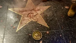 Steaua lui Donald Trump de pe Aleea Celebrităţilor, vandalizată cu puţin timp înaintea alegerilor prezidenţiale din SUA. Care a fost motivul