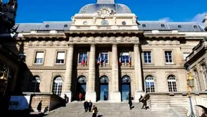 Franța rejudecă cazul profesorului decapitat: „Niciun musulman nu acceptă caricaturi cu profetul Mahomed”, susține un inculpat în apărarea sa