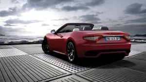 Luxul sportiv: Maserati GranCabrio Sport parchează în forţă la Geneva!