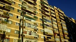 Preţul apartamentelor vechi din Capitală a scăzut cu 50%